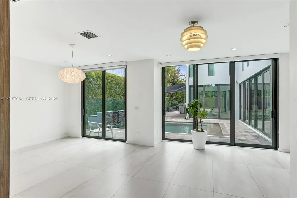 129 Victoria Park Rd Fort Lauderdale, FL 33301