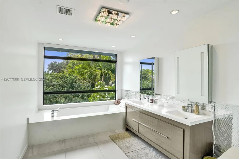 129 Victoria Park Rd Fort Lauderdale, FL 33301