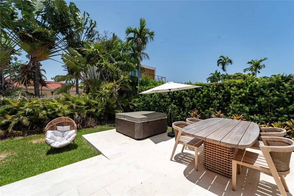 8926 Emerson Ave Surfside, FL 33154