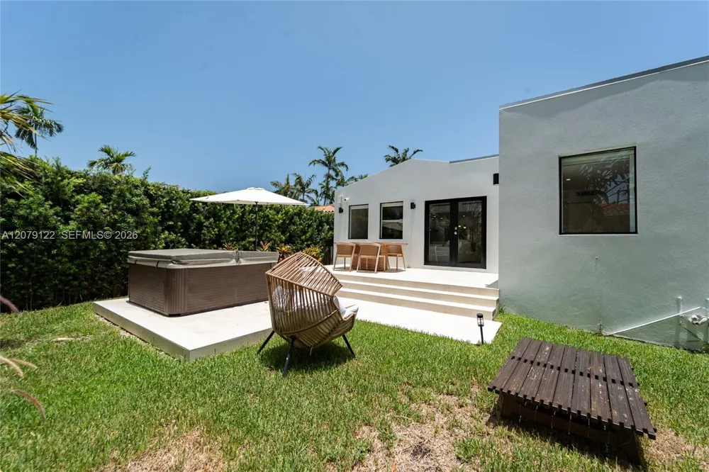 8926 Emerson Ave Surfside, FL 33154