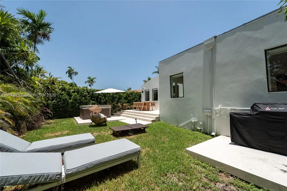 8926 Emerson Ave Surfside, FL 33154