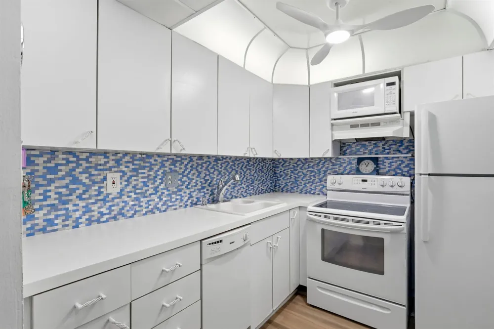 640 SNUG HARBOR DRIVE #F4 Boynton Beach, FL 33435
