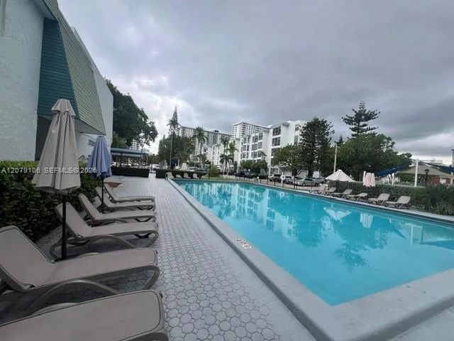 17560 Atlantic Blvd #514 Sunny Isles Beach, FL 33160