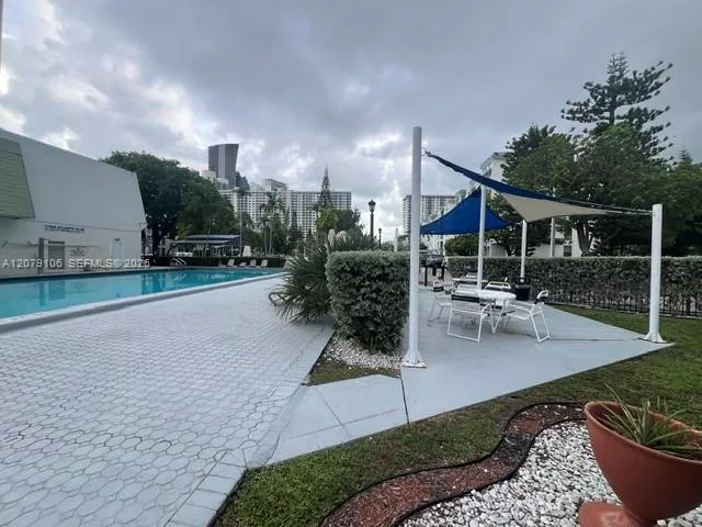 17560 Atlantic Blvd #514 Sunny Isles Beach, FL 33160