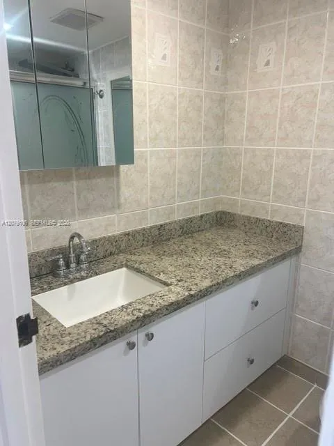 17560 Atlantic Blvd #514 Sunny Isles Beach, FL 33160