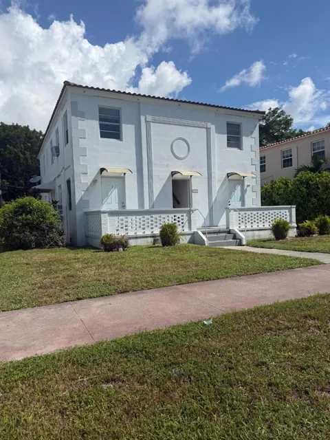 23 Sidonia Avenue #3
