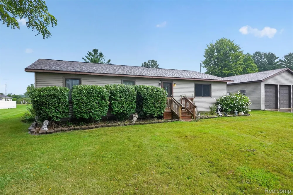 10977 Maple Road Birch Run Township, MI 48415