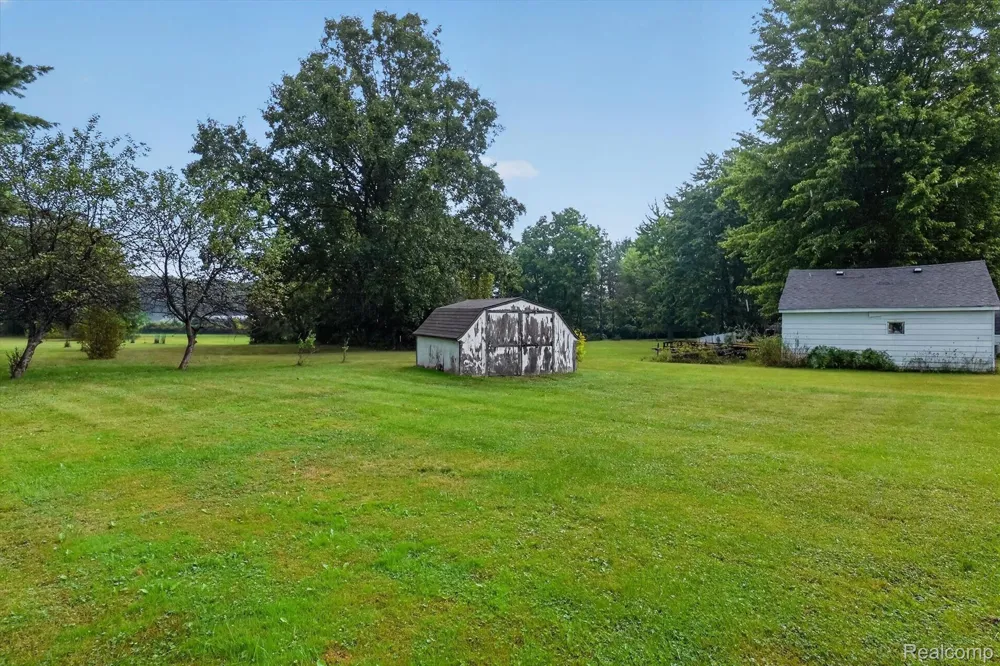 10977 Maple Road Birch Run Township, MI 48415