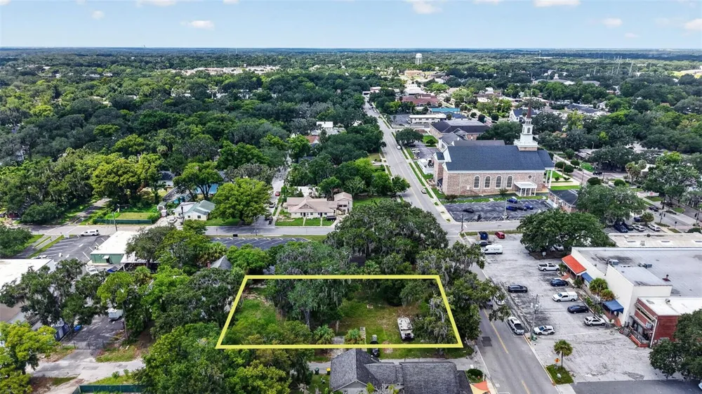 703 W MAGNOLIA STREET Leesburg, FL 34748