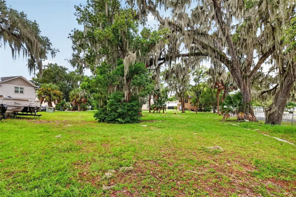 703 W MAGNOLIA STREET Leesburg, FL 34748