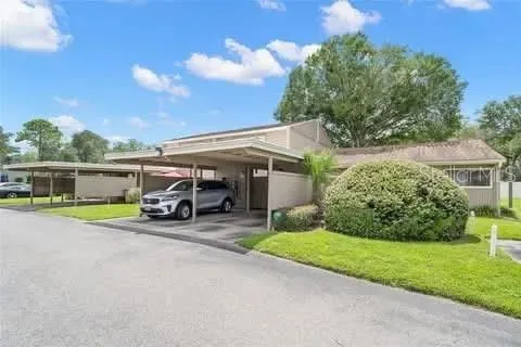 8608 LAKE ISLE DRIVE Temple Terrace, FL 33637