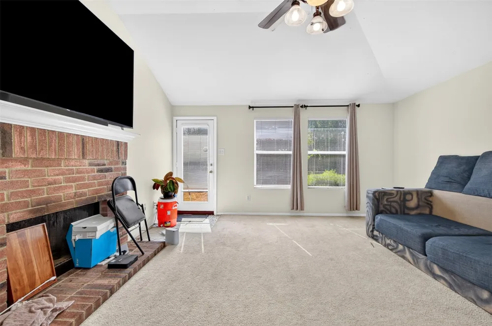 6833 Rondo Drive Dallas, TX 75241