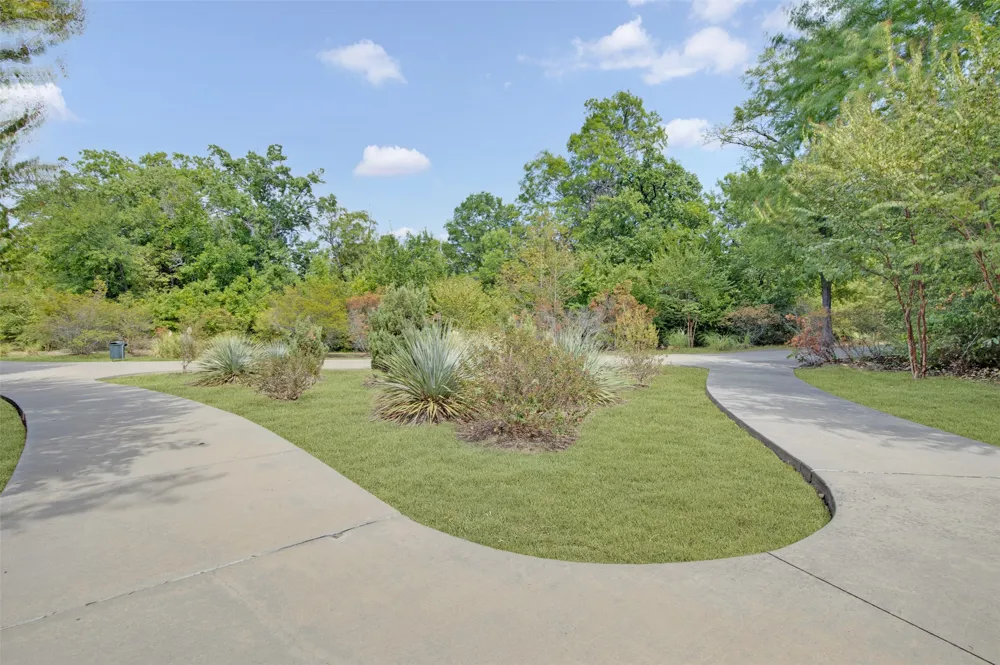 6833 Rondo Drive Dallas, TX 75241