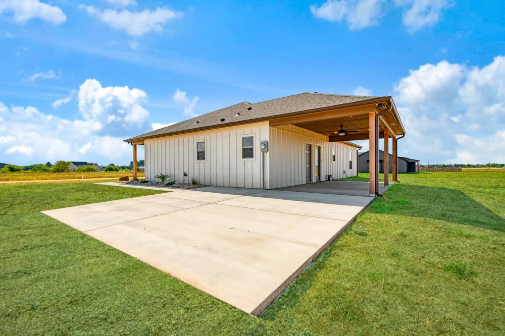 225 Private Road 33083 Sumner, TX 75486