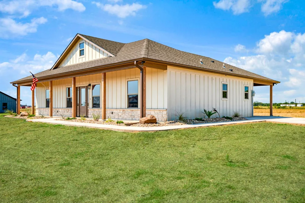 225 Private Road 33083 Sumner, TX 75486