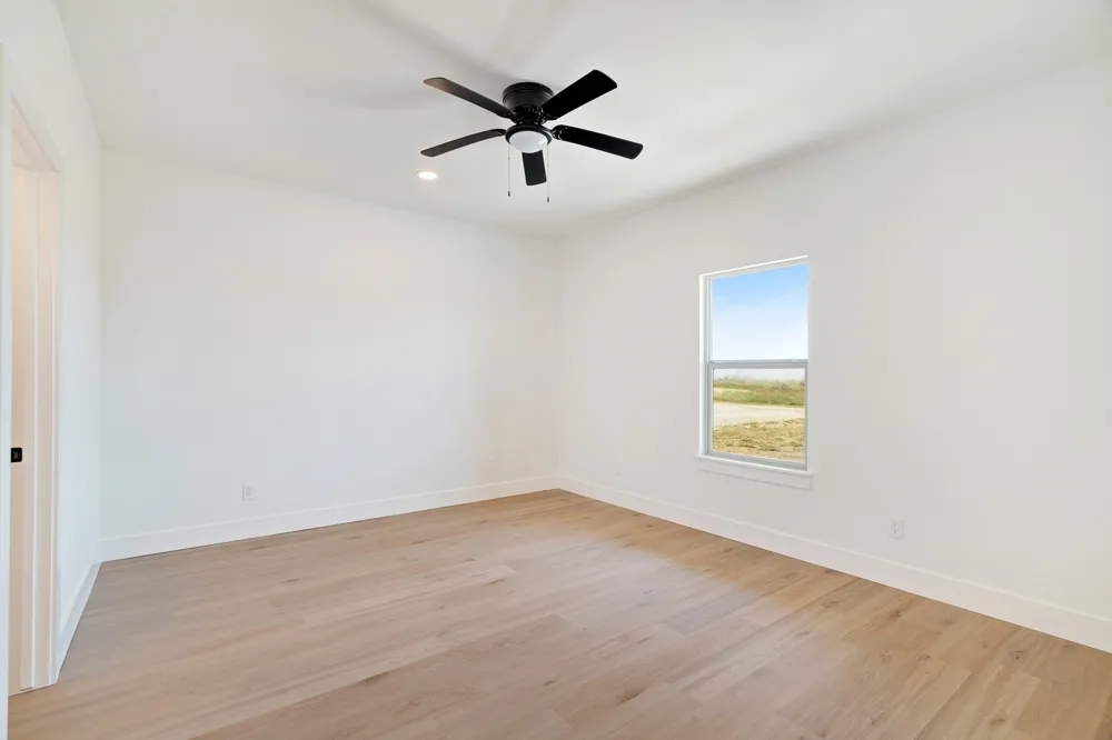 225 Private Road 33083 Sumner, TX 75486
