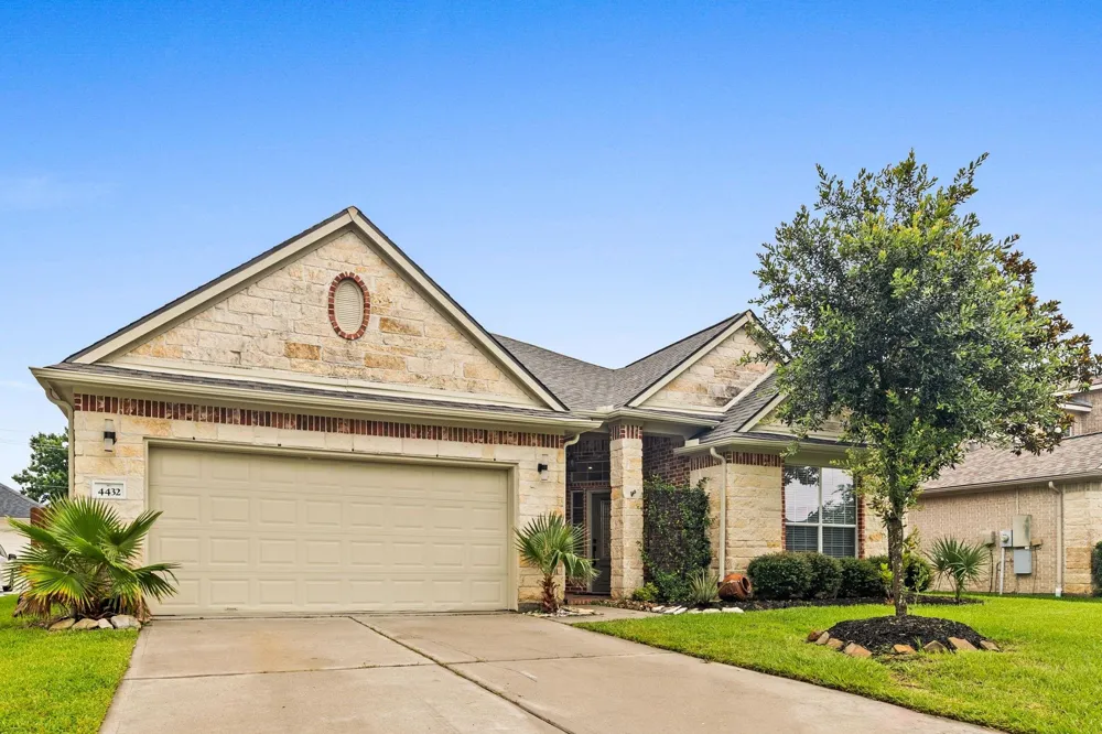 4432 Mae Street Friendswood, TX 77546