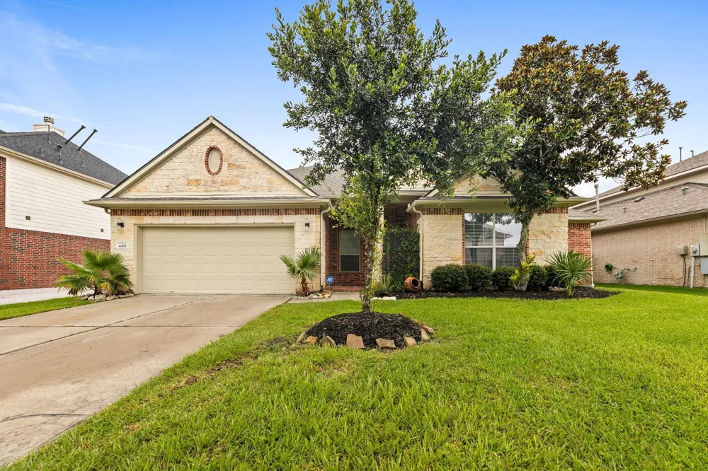 4432 Mae Street Friendswood, TX 77546