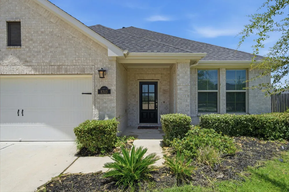 8303 Divot Trace Fulshear, TX 77441
