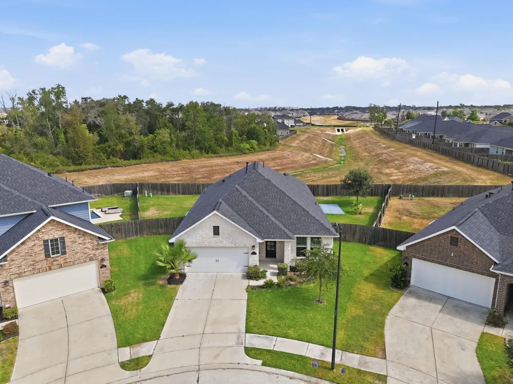 8303 Divot Trace Fulshear, TX 77441