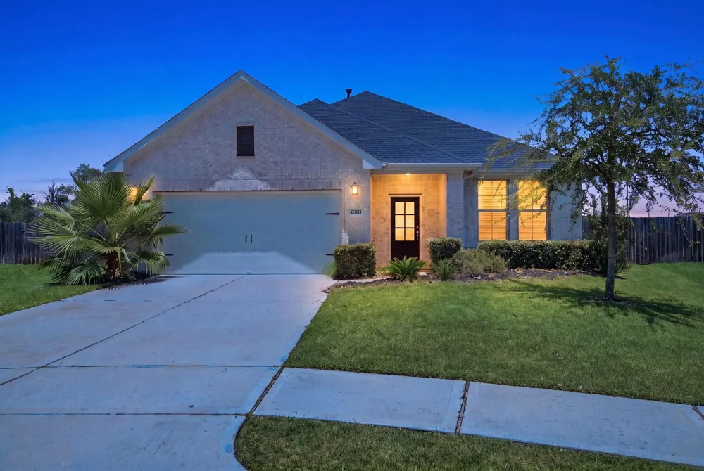 8303 Divot Trace Fulshear, TX 77441