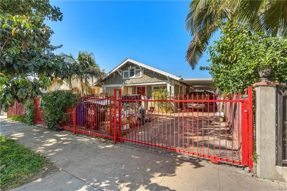 1611 46th Los Angeles, CA 90062