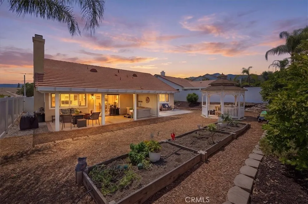 29317 Breakwater Lake Elsinore, CA 92530