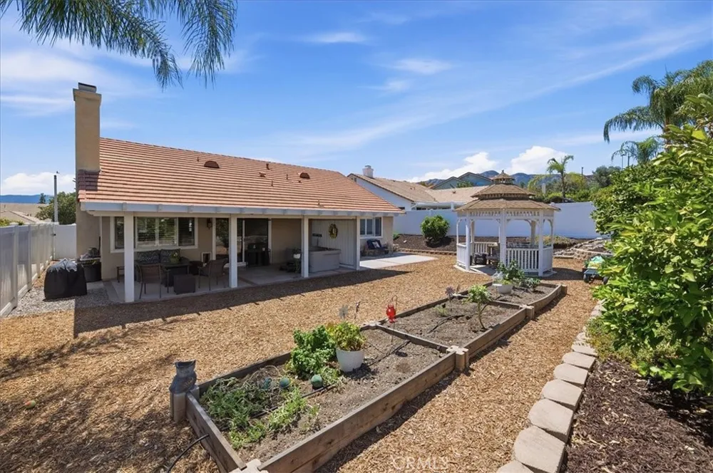 29317 Breakwater Lake Elsinore, CA 92530