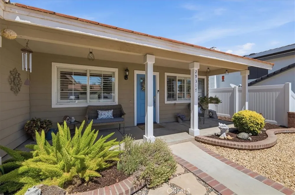 29317 Breakwater Lake Elsinore, CA 92530