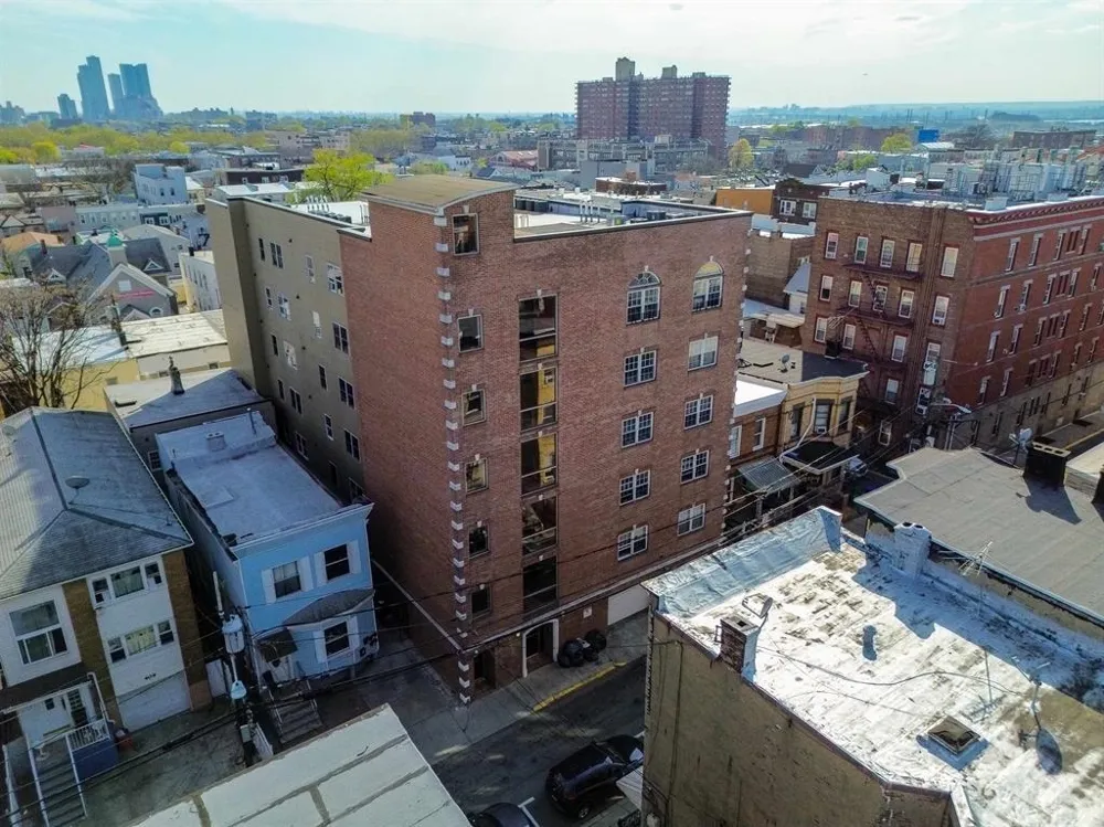 413-415 9TH ST Union City, NJ 07087
