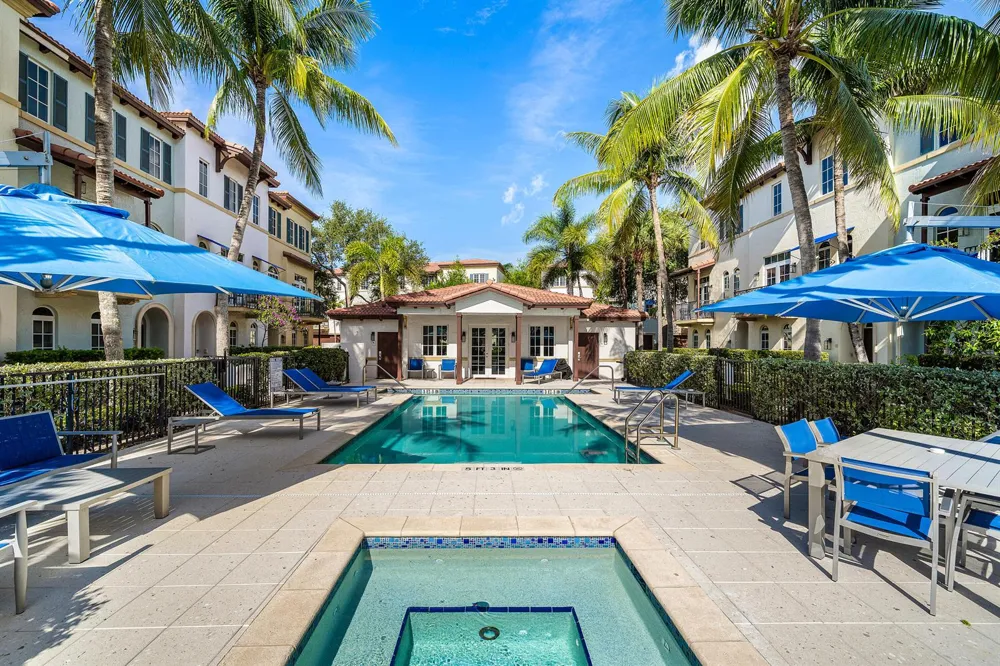 813 Estancia Way Boynton Beach, FL 33435