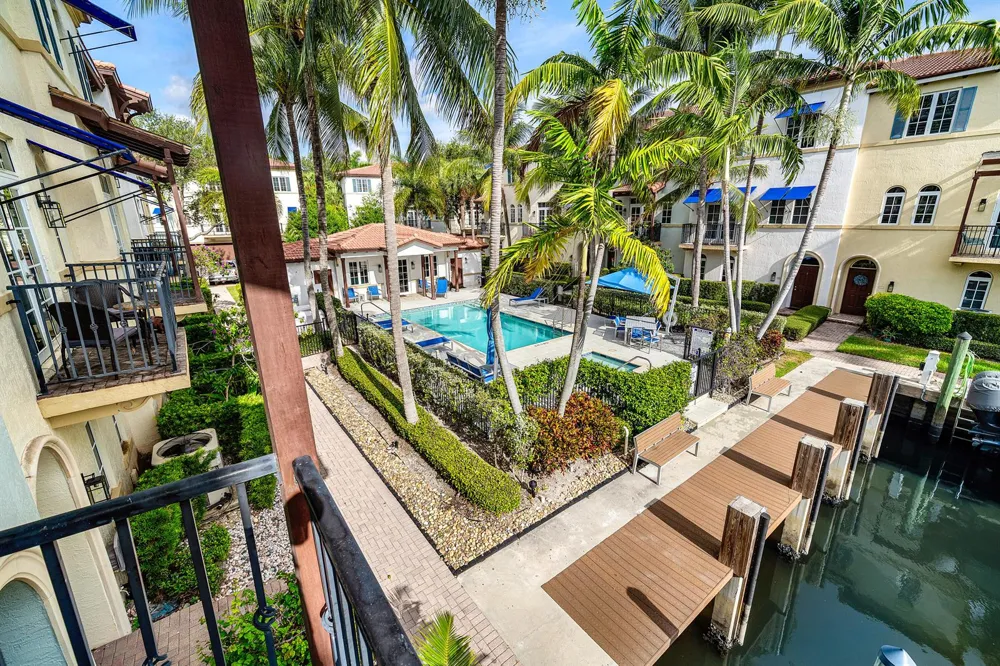813 Estancia Way Boynton Beach, FL 33435