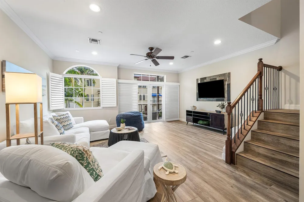 813 Estancia Way Boynton Beach, FL 33435