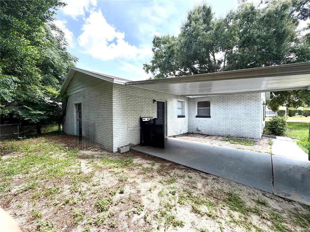 1499 AVENUE E NE Winter Haven, FL 33881