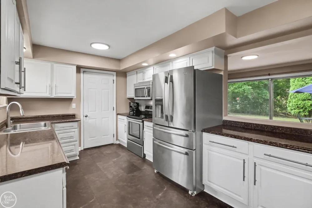 32311 W Wayburn Street Farmington Hills City, MI 48334