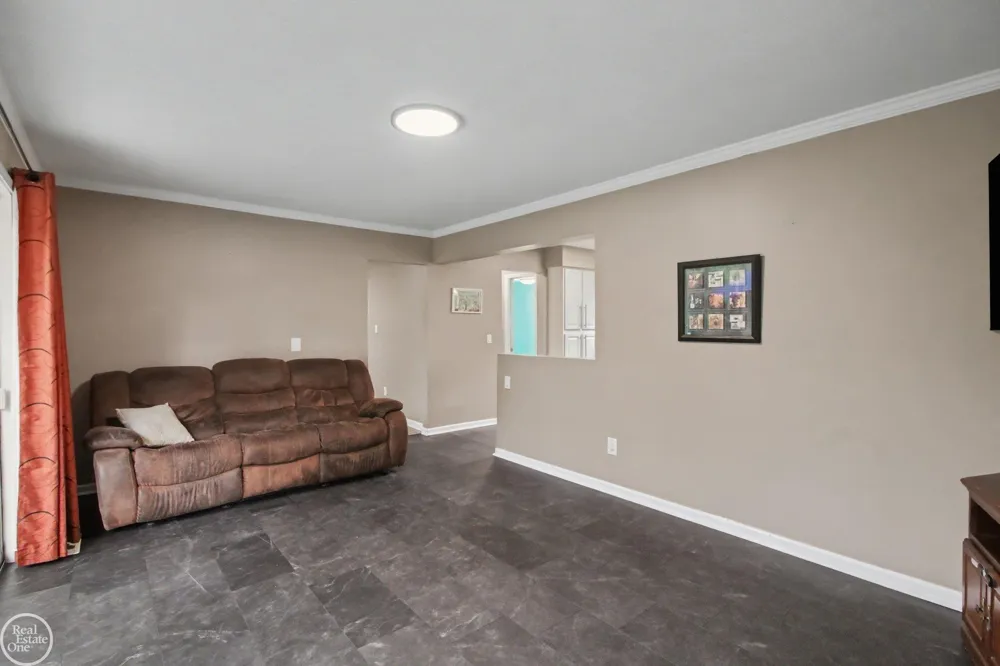 32311 W Wayburn Street Farmington Hills City, MI 48334