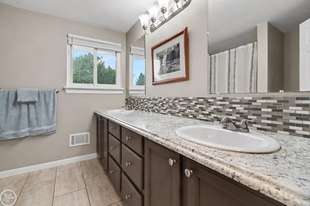 32311 W Wayburn Street Farmington Hills City, MI 48334