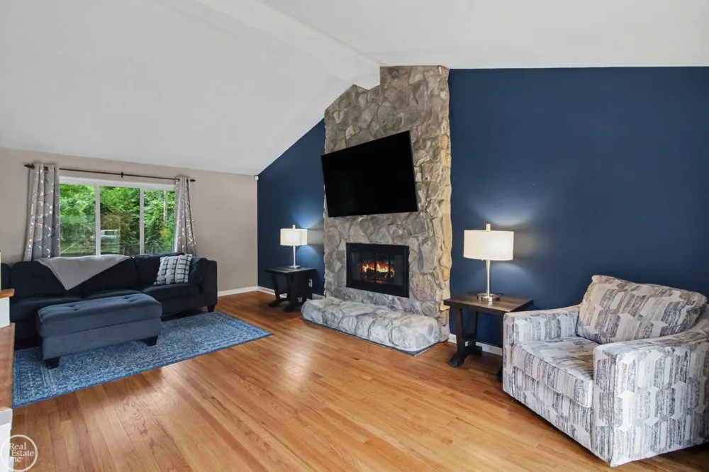 32311 W Wayburn Street Farmington Hills City, MI 48334