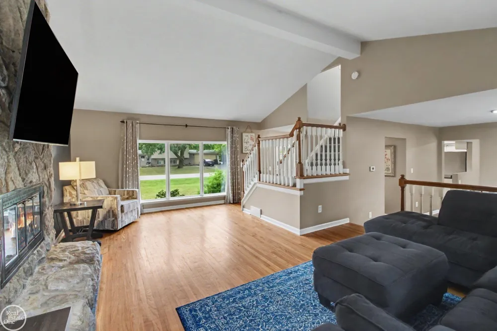 32311 W Wayburn Street Farmington Hills City, MI 48334