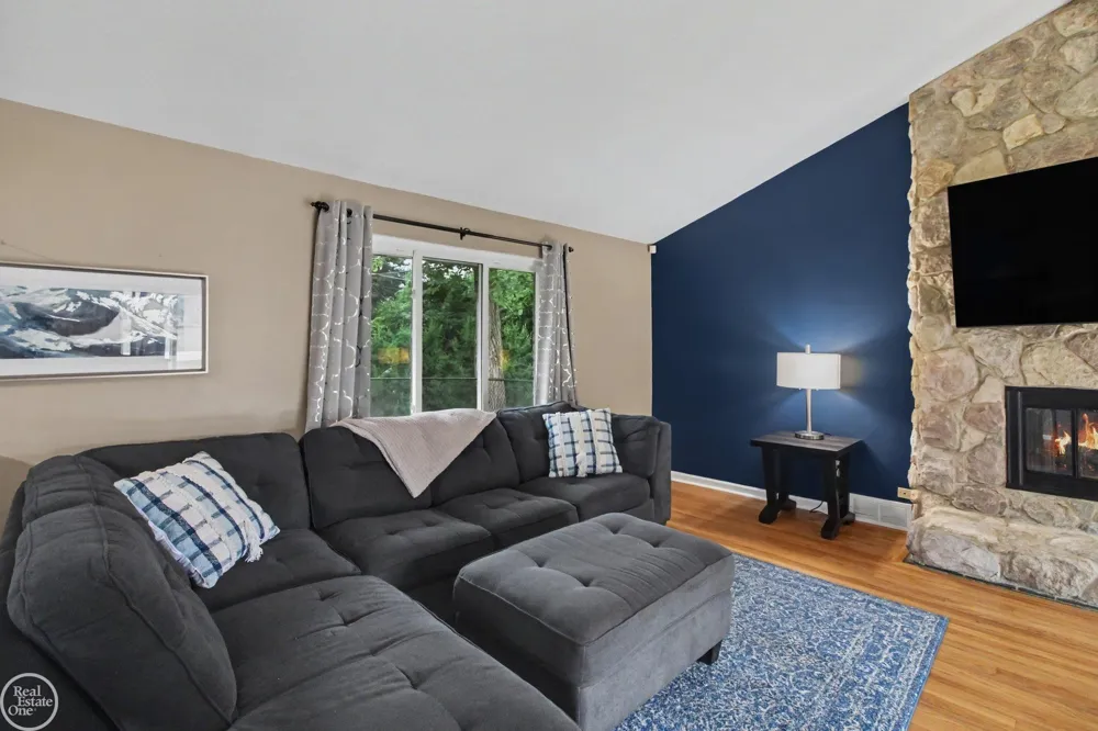 32311 W Wayburn Street Farmington Hills City, MI 48334