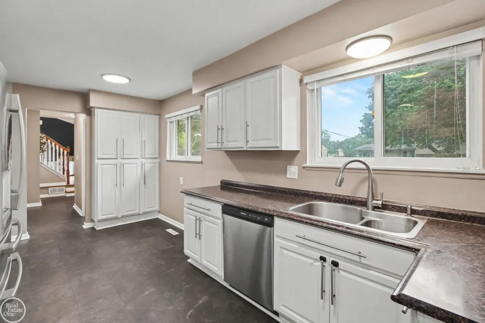 32311 W Wayburn Street Farmington Hills City, MI 48334