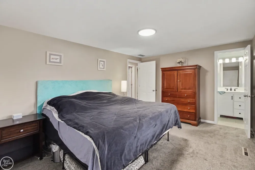 32311 W Wayburn Street Farmington Hills City, MI 48334