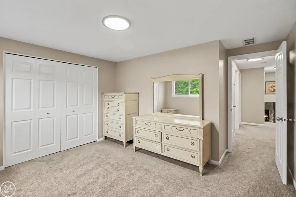 32311 W Wayburn Street Farmington Hills City, MI 48334