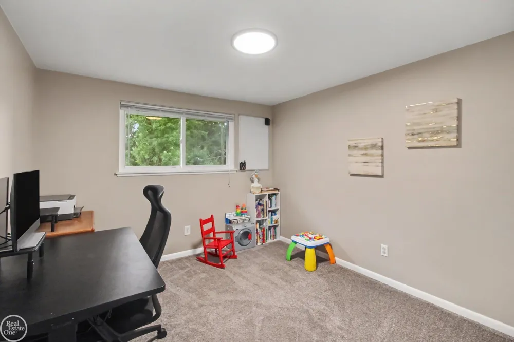 32311 W Wayburn Street Farmington Hills City, MI 48334
