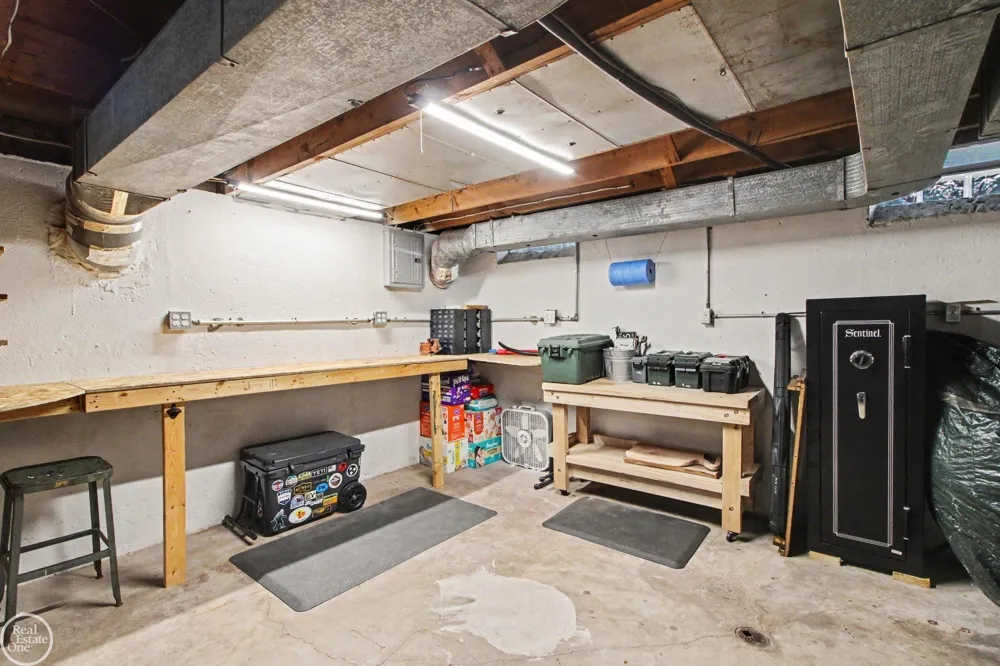 32311 W Wayburn Street Farmington Hills City, MI 48334