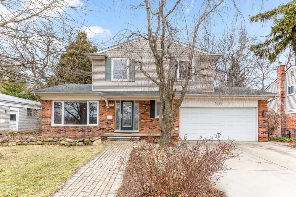 1698 Lexington Street Plymouth City, MI 48170
