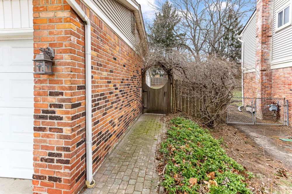 1698 Lexington Street Plymouth City, MI 48170