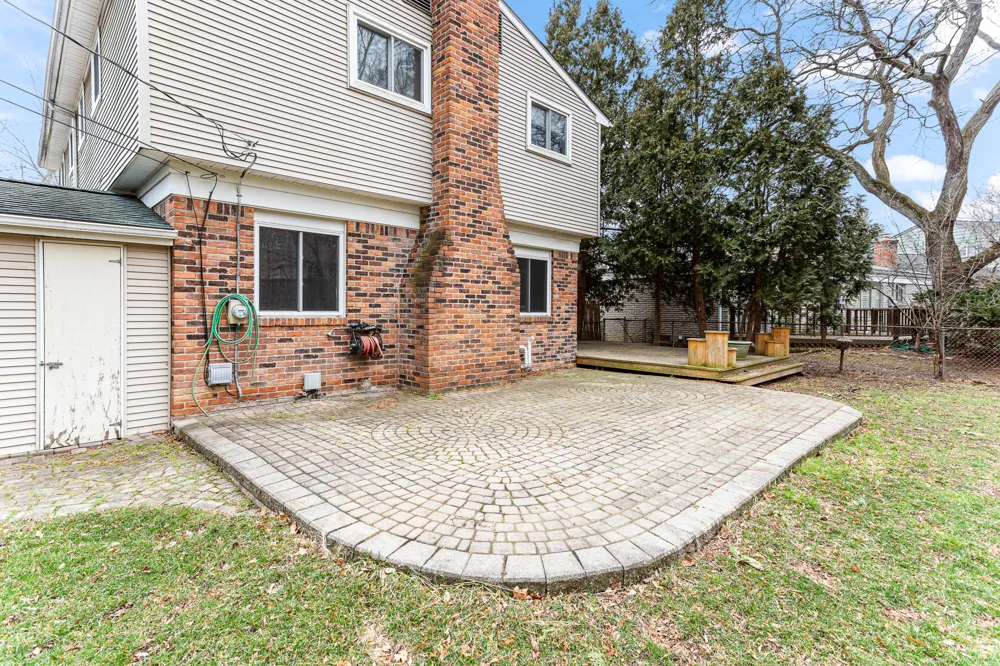 1698 Lexington Street Plymouth City, MI 48170