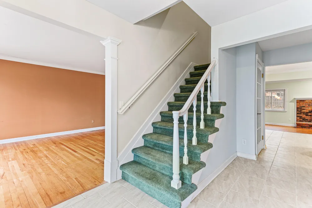 1698 Lexington Street Plymouth City, MI 48170