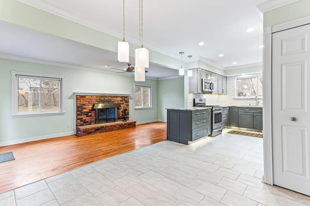 1698 Lexington Street Plymouth City, MI 48170